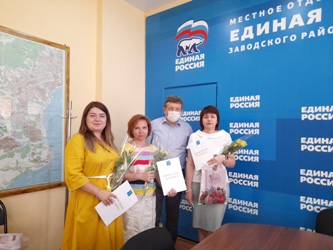 Владимир Дмитриев поздравил преподавателей детской школы искусств с юбилеем
